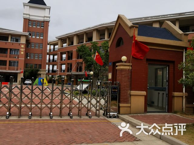 东西湖金银潭小学