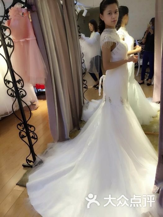 朵拉婚纱_朵拉婚纱礼服(2)