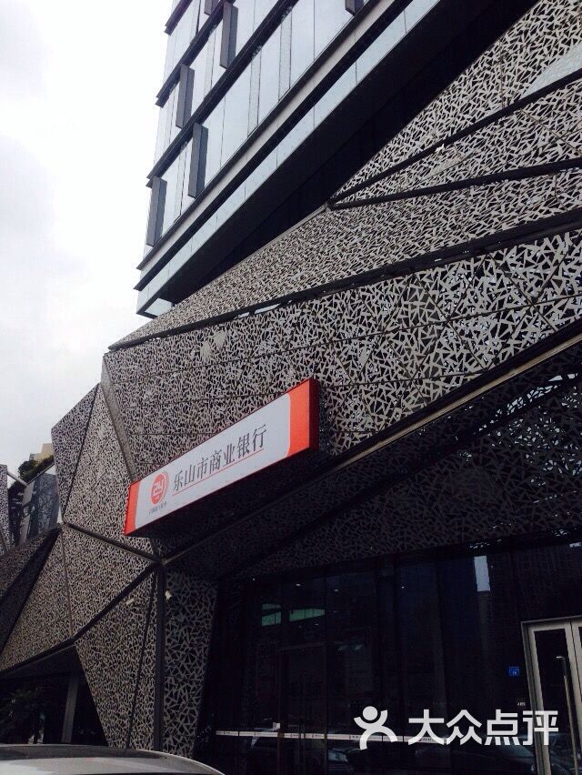 中国银行:差评。效率巨低。柜员人少、业务.成