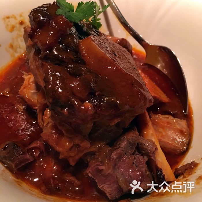 红酒烩牛膝