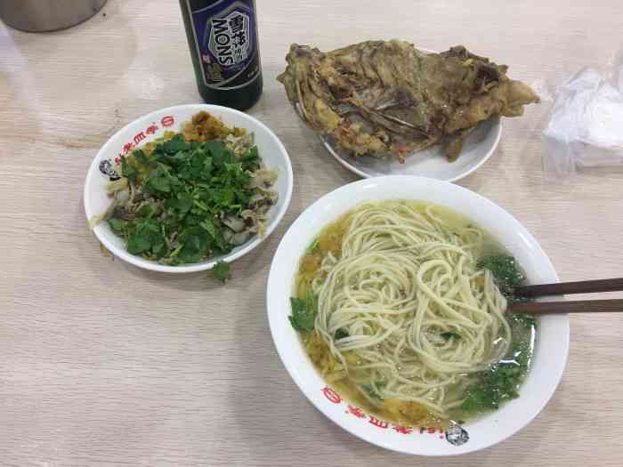 沈阳特色老四季鸡肚面桌桌必点服务员会推荐榨菜加