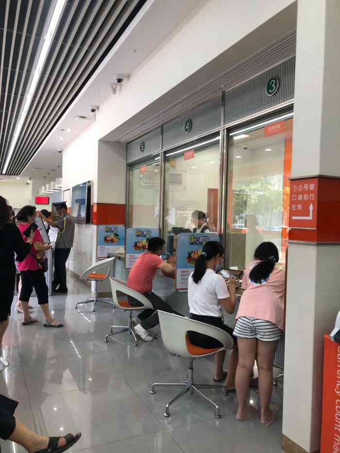 平安银行-"不太想说,效率非常低,搞一个东西排队的人.