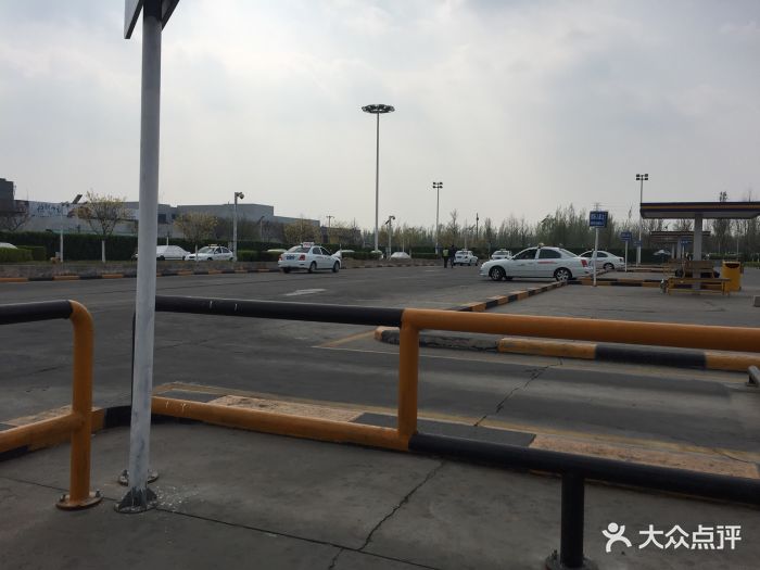 东方时尚科目二考试场图片