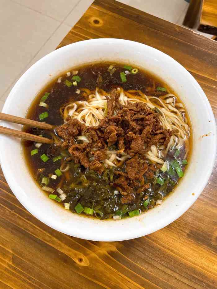 小江面条店(长江新村店"去新模范马路体检,正好来拔草.一直在点评.