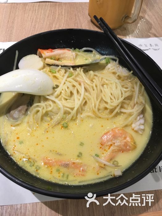 黄咖喱海鲜面