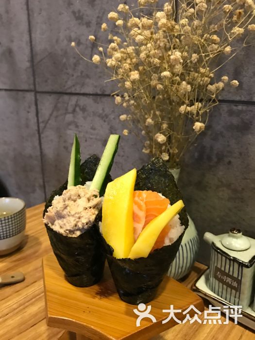 芒果三文鱼手卷