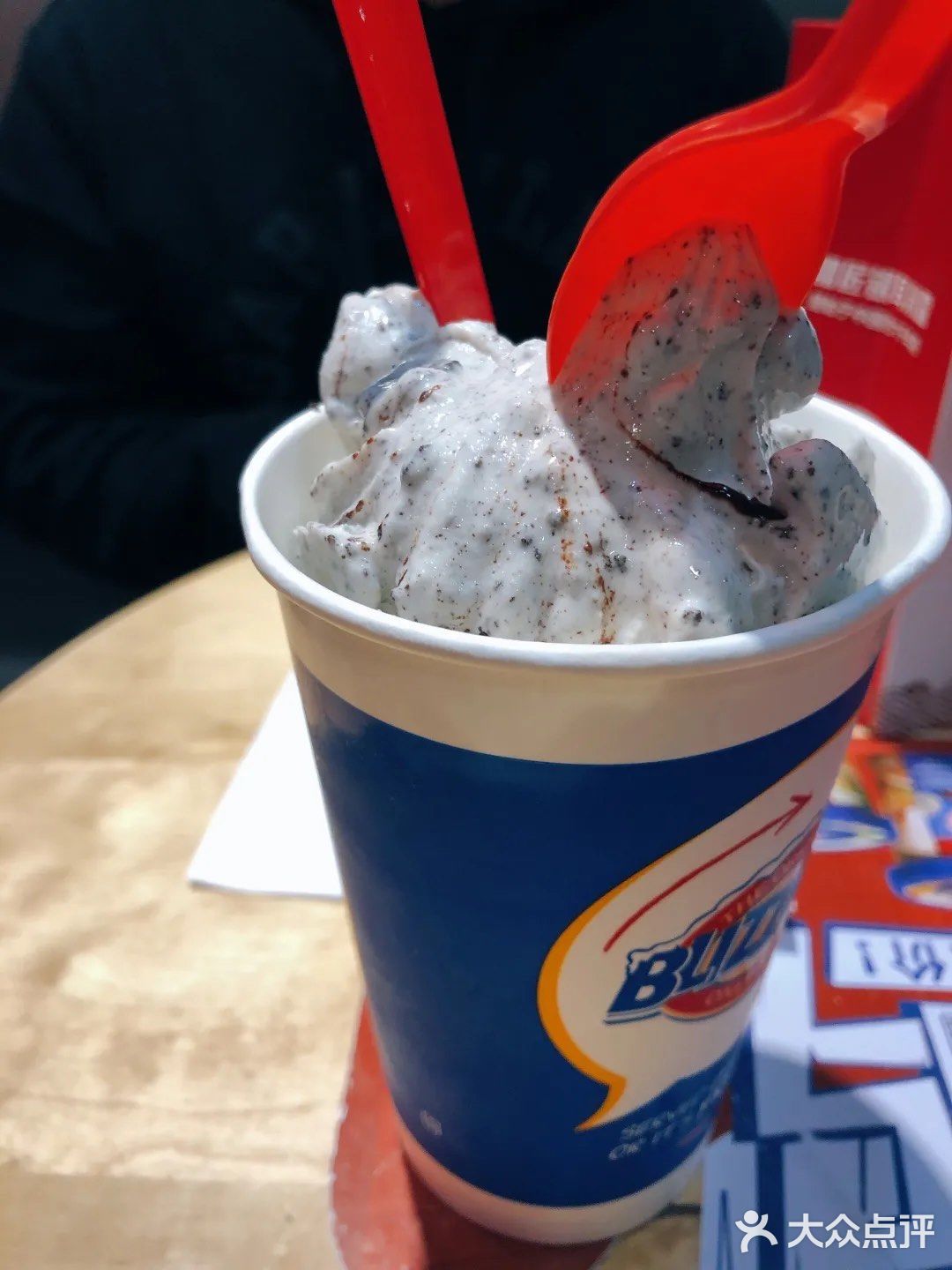 很久之前被种草的暴风雪,dq比利时巧克力味冰淇淋,这次终于没有错过