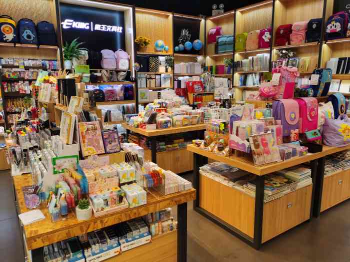 鹰王文具社(欣都龙城店"昆明新派文具店的鼻祖,鹰王这个品牌好多年.