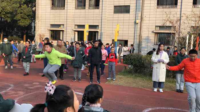 南师附中树人学校附属小学(百合校区)-"地处三岔河桥底下,不熟悉会