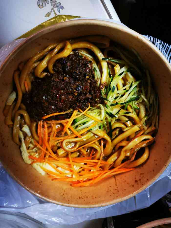 牛家人大碗牛肉面(广州晓港地铁口店#老北京炸酱面炸酱很香 偏瘦