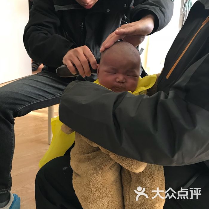 龙文宝贝上门婴儿理发满月剃胎毛