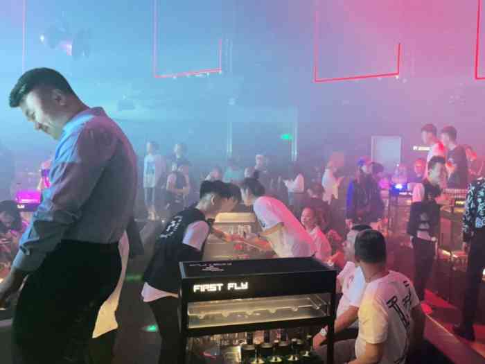 first fly·club(麦莎店)-"dj99不错 动感.周末散台低消500,.