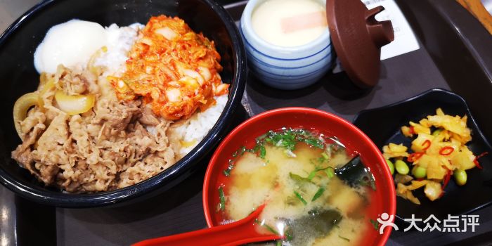 食其家·牛丼咖喱(永旺梦乐城店)温泉蛋泡菜牛丼饭图片
