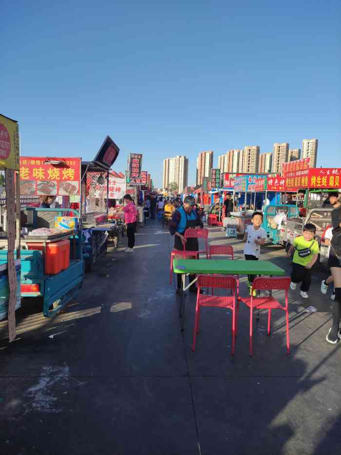 王庄夜市-"从王庄儿市场买完东西出来,发现开了个王庄