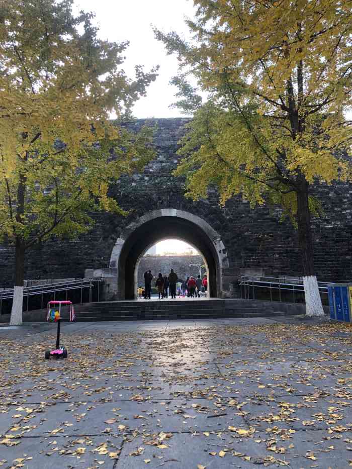 汉中门市民广场-"汉中市民广场位于汉中门地铁站,出地铁口就.