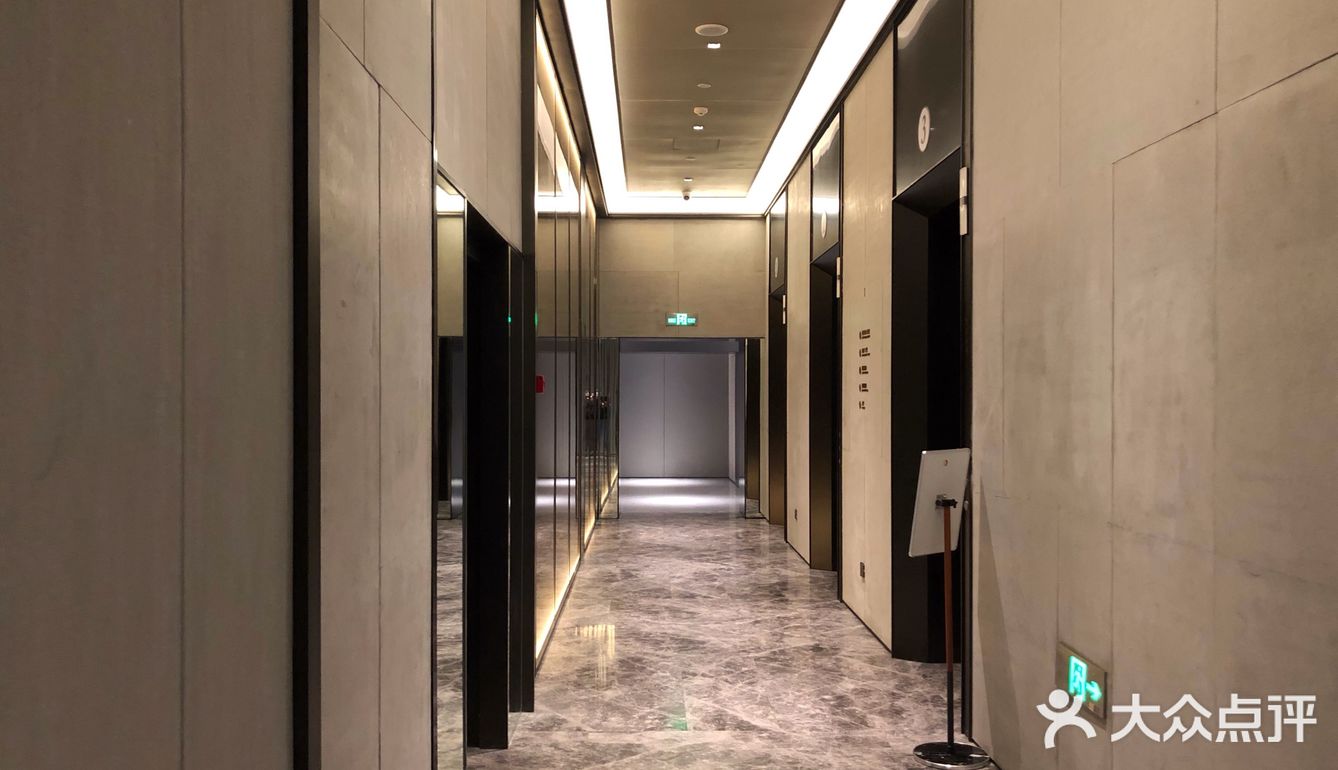 华住会旗下的酒店,跟全季共用三部电梯