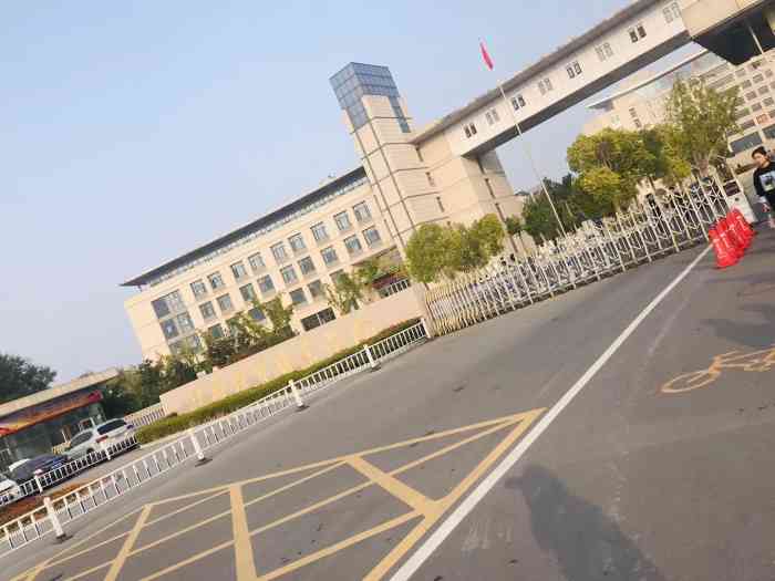 河南经贸职业学院(龙子湖校区)