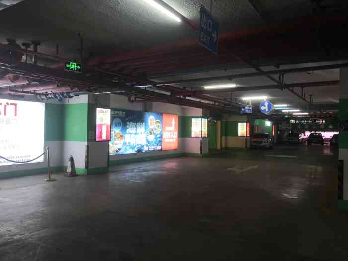 友谊阳光城地下停车场