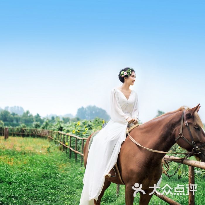 蒙娜丽莎婚纱摄影