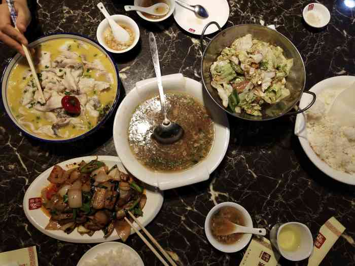 和老郑,梅总,曹鹤四人来吃饭.服务态度非常好.味道也非常好.