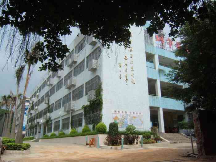 景龙小学-"景田有几所小学,景田南有景鹏小学,景田北.