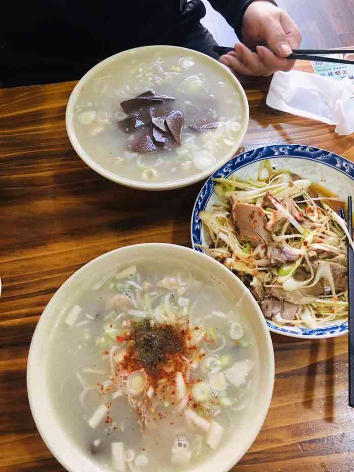 褚氏岛城一汤(闽江路店"完美 就爱喝羊肉汤中午和朋友们一起来吃.