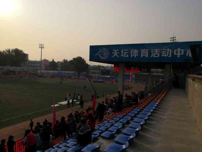 天坛体育场足球场-"在单位附近,第一次过来踢球.足球.
