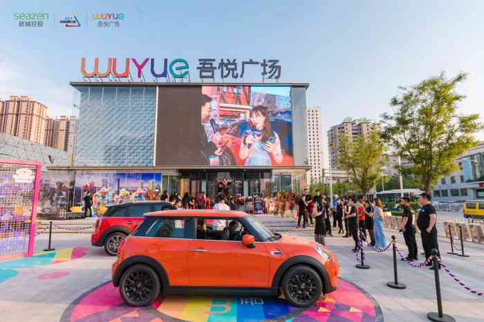 吾悦广场-"黄岛新开的商场我还没来过,第一次来还没进