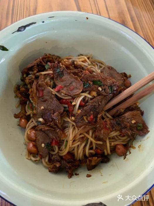 万方圆拌粉瓦罐汤(红谷凯旋店)牛肉拌粉图片