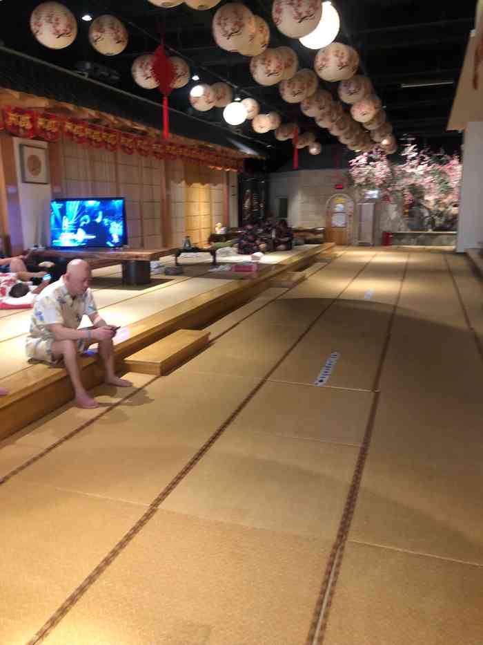 朝日汤泉汗蒸-"本溪比较大的洗浴,开了很多年了.去玩.