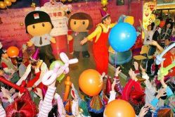 生日派对儿童 8gMRi2_lcWyMmt8ZEN6Vyn5zZwpBoiIblfxz3YP23uUh8ta1TbMUc98hxtu-DcaE.jpg