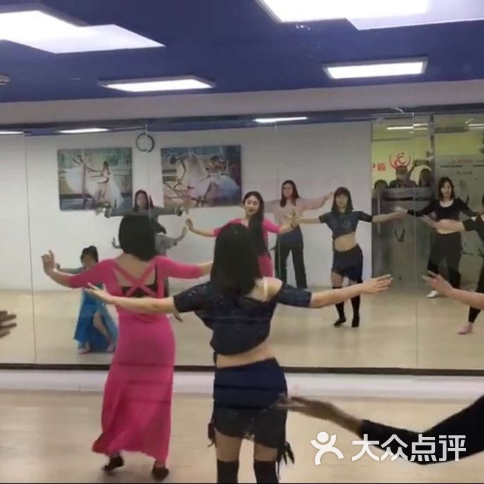 颜兮舞蹈艺术中心
