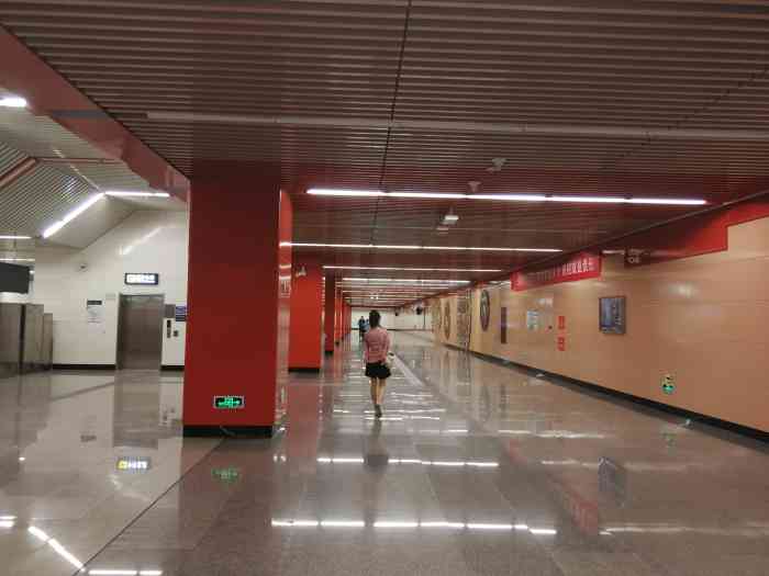 万盛西(地铁站)-"七号线延长线 万盛西站 说实话 周围还.