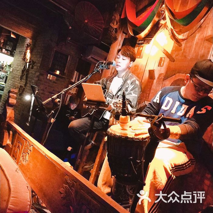 拾年枫间小酒馆