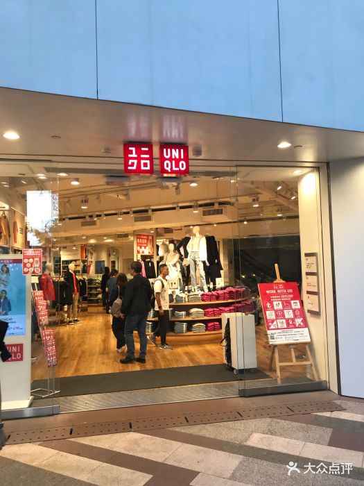 优衣库(利舞台旗舰店)店内环境图片