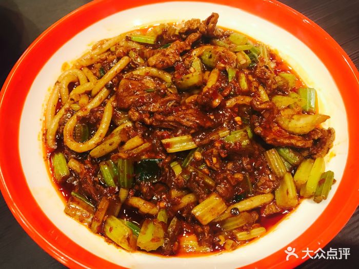 约个粉·新疆米粉牛肉炒米粉图片 - 第1张