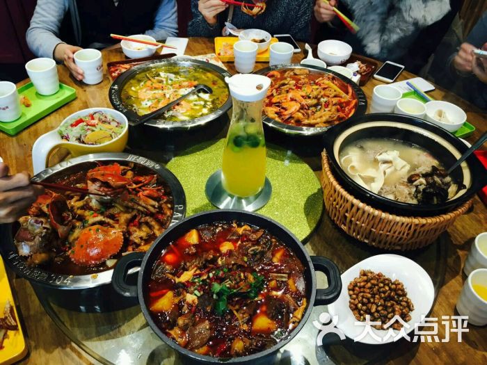 一桌丰盛的霸王餐