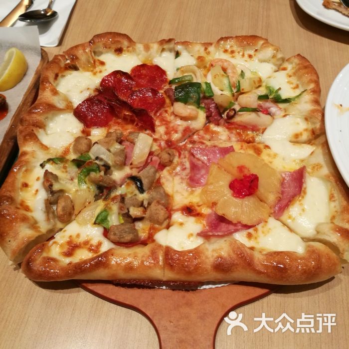 必胜客(天地坛街店)美式至尊四拼披萨图片 - 第1张