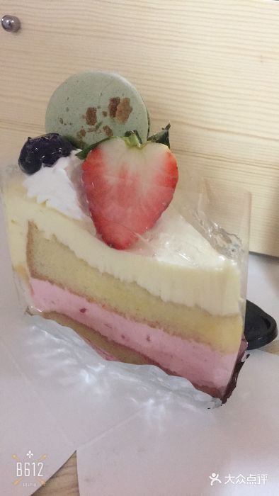 85度c(青岛崂山利群店)草莓慕斯蛋糕图片