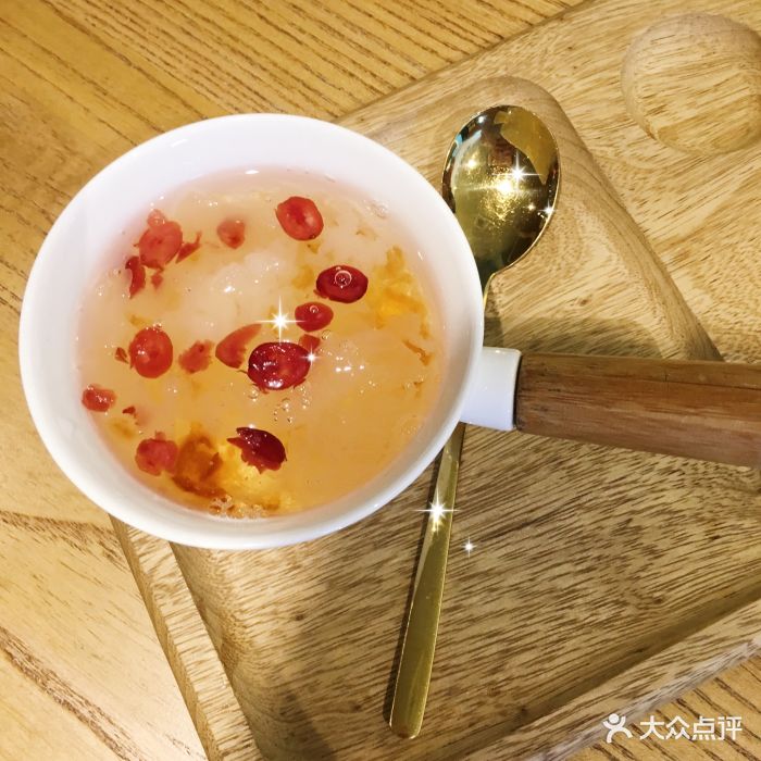 蔓越莓桃胶炖银耳