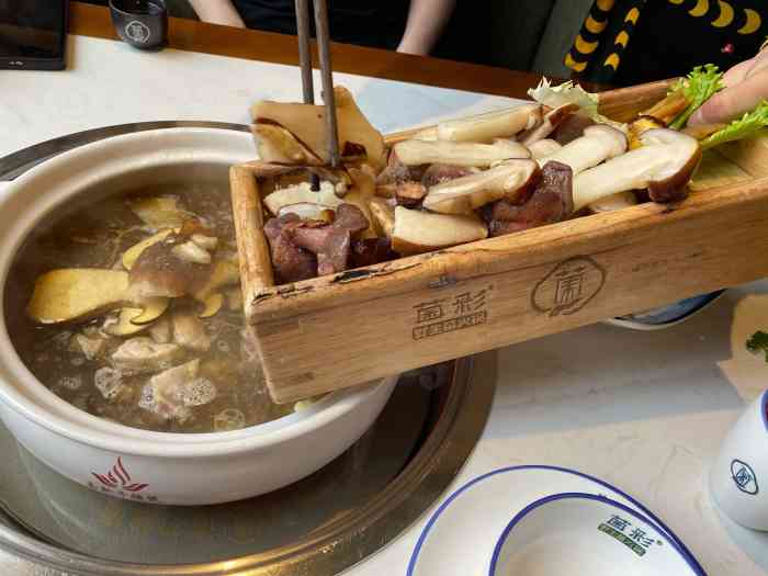 菌彩野生菌火锅(富康城店)-"[调皮]环境:以菌子为主题