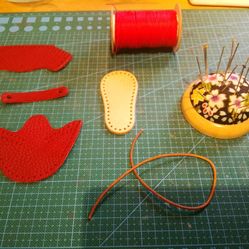 怎么学手工皮具 8ytyUD1yHp4BV8fiLELrh0G-WsGIEgyj7rf_UBn9dwb_6ATiXK-VOW3bSoDeuH_PF5u7J_jS4MuCaeLAHD0KTg.jpg