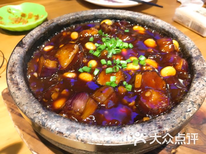 石锅黄豆焖茄子