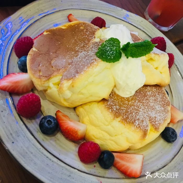 莓果奶油芝士舒芙蕾松饼