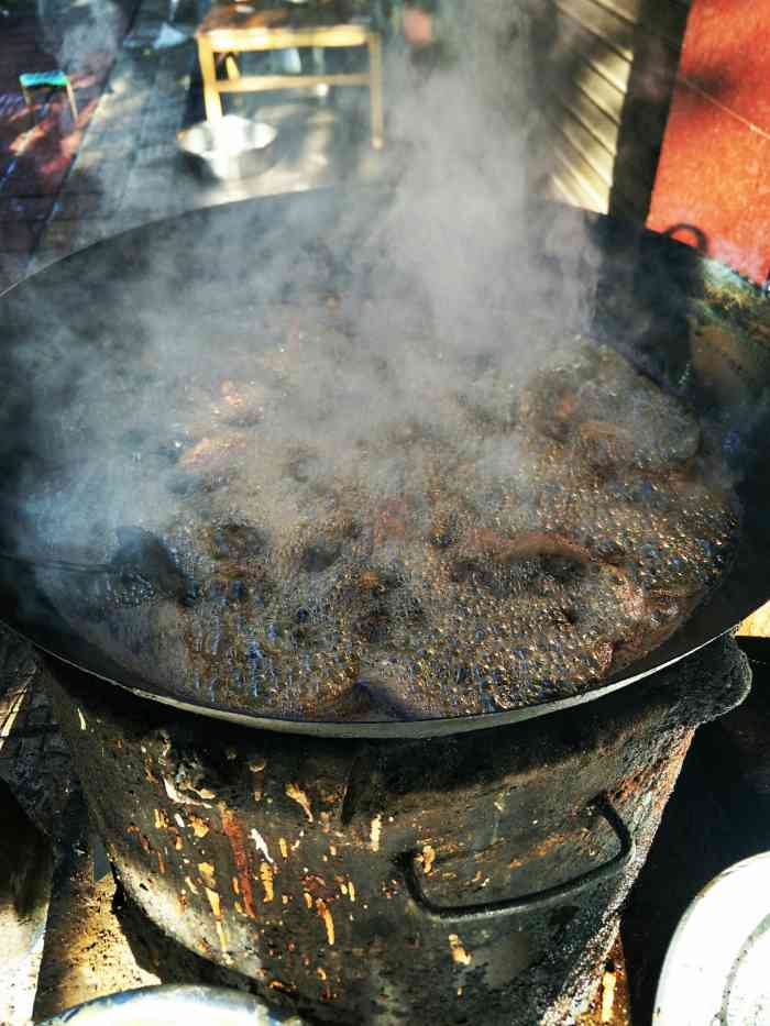 老柏芝酥肉卤鸡店-"在弥勒开了十多年的老店了,环境没什么可说.