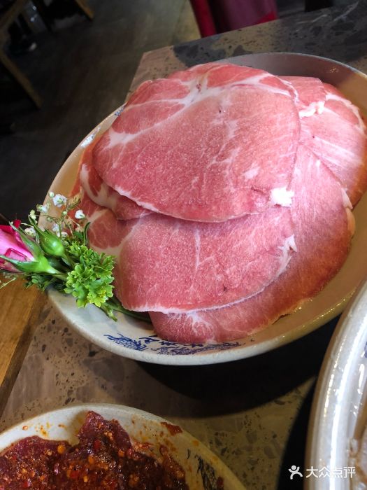 小龙坎老火锅(湖滨商业街店)农家黑猪肉图片