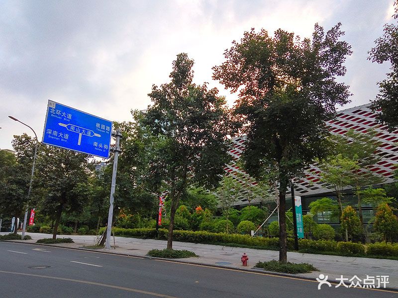 南山文体中心羽毛球馆