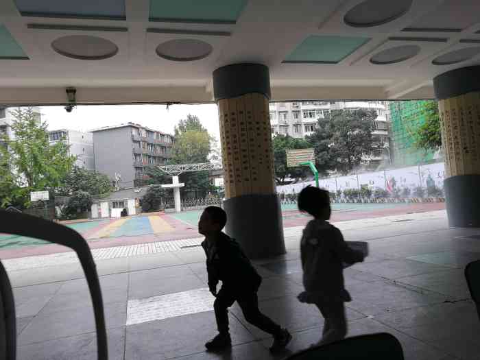 成都市少城小学-"少城小学坐落在宽窄巷子景区里,是一个有着.