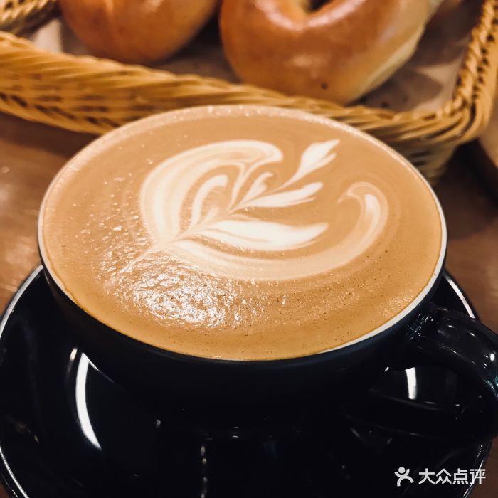 地点:肇嘉浜路地铁站下来乌鲁木齐南路上的.