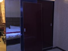 汇吉阳光大酒店停车场